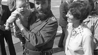 No, That's Not Baby Justin Trudeau Being Held By Fidel Castro